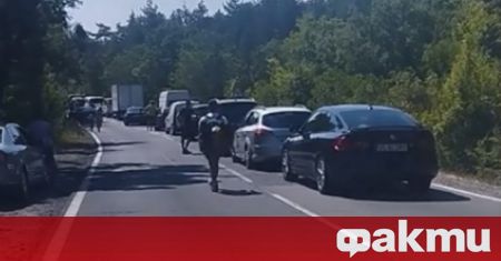 Пътят Бургас Варна е затворен заради голям пожар възникнал