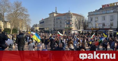 Стотици хора излязоха на протест във Варна срещу войната в