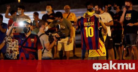 Гневни фенове на Барселона обсадиха Камп Ноу и поискаха оставката