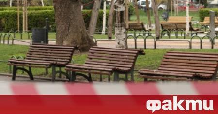Десет парка в София отварят за родители с деца до