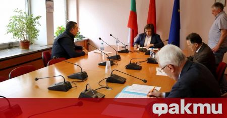 Председателят на БСП Корнелия Нинова подписа споразумения с още три
