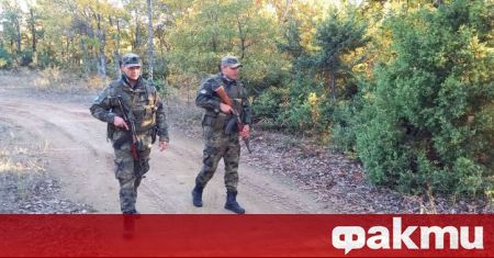 Военнослужещи от сухопътните войски изпълняват дейности с 20 единици техника