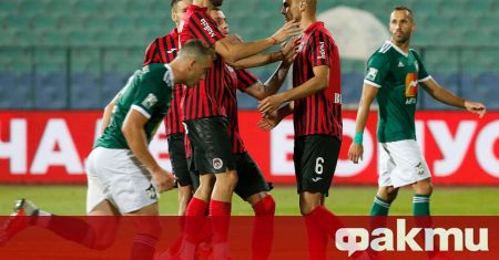 Локомотив София постигна обрат срещу Пирин Благоевград в първи мач