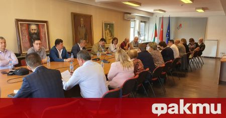 Председателят на БСП Корнелия Нинова проведе работни срещи с областните