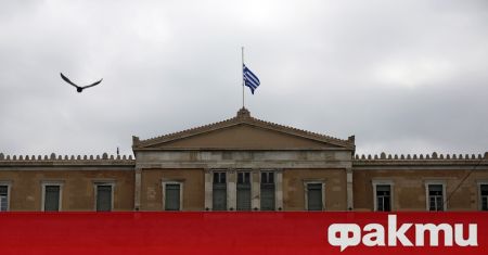 Правителството на Гърция обяви че ще отвори началните училища и