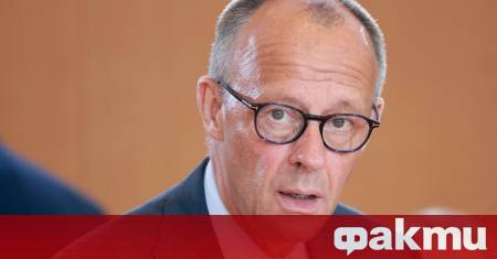 С каменно изражение на лицето германският външен министър Йохан Вадефул