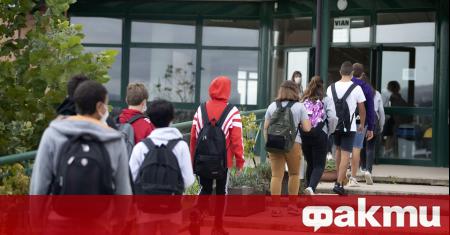 Скандален случай в гимназия в Румъния заради маските в клас