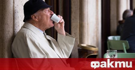 Янис Агапитос е на 86 години преживял е три