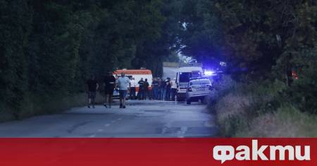 След катастрофата с автобус и две коли от гонка остава