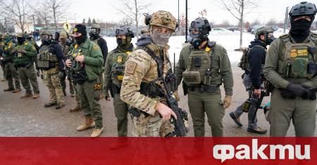 По малко от 24 часа след като федерален имиграционен служител