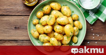 Необходими продукти 600 гр пресни картофи 6 с л олио сол