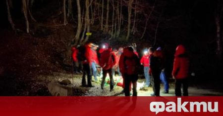 Планински спасители издирват възрастен човек в Родопите в района на