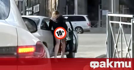 Нагиздена автомобилистка предизвика суматоха на кръстовище в руския град Новосибирск