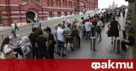 Опашката пред мавзолея на Ленин на Червения площад е с