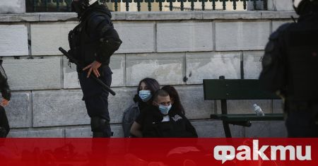 Гръцката полиция за борба с безредиците арестува най малко 30 души