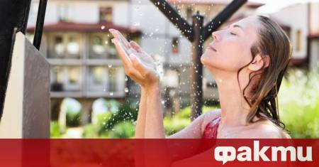 Студеният душ изглежда като най бързото спасение в гореща лятна
