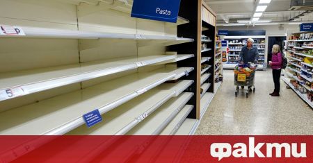 По лавиците в супермаркетите във Великобритания все още зеят празнини