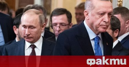 Руският президент Владимир Путин в телефонен разговор с турския президент
