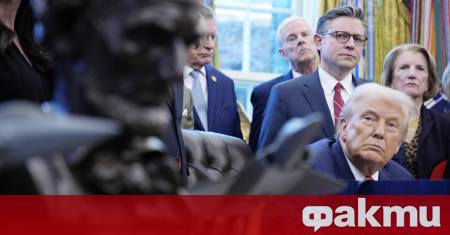 Масивна златна статуя на Доналд Тръмп ще бъде издигната в