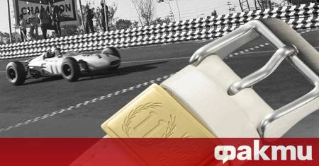 Когато на 24 октомври 1965 година в Мексико карираният флаг