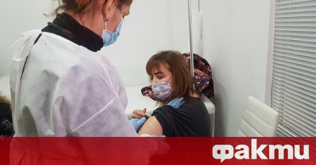 Започна ваксинацията и на учителите Процесът започна в Бургас където