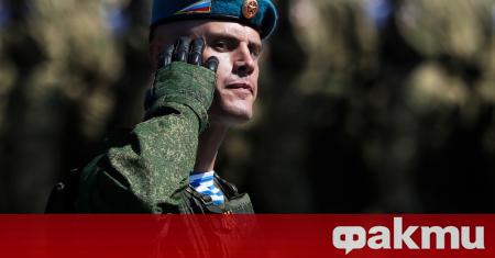 Войникът Никита Ерошенко, който разби прозорците на кола на службите