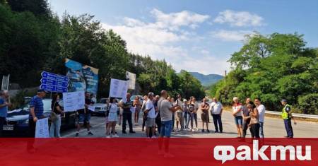 Жители на Девин блокираха главния път към Смолян и Кричим