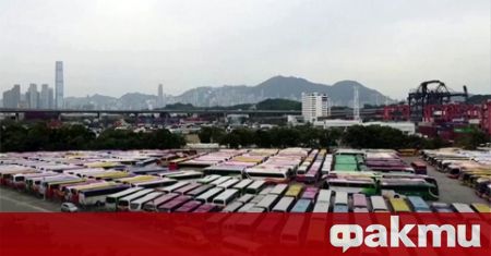 На пристанището на Хонконг има огромен паркинг на който събират