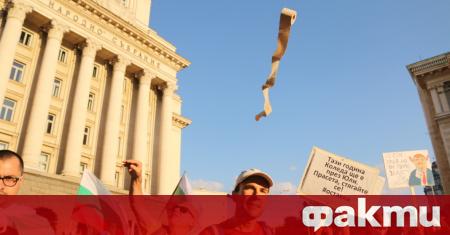 Столичани се събраха вчера на 14 и поред антиправителствен протест предаде