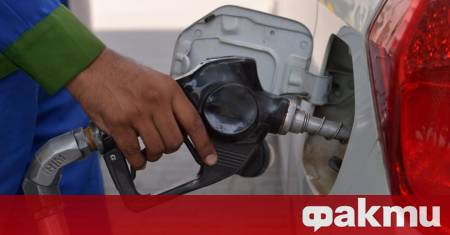Полското правителство съкращава програмата си По ниски цени на горивата