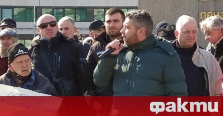 Протест в защита на министъра на отбраната Стефан Янев пред