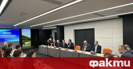 Системата на здравеопазването е силно политизирана и завладяна от лобита