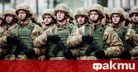 Русия струпва значителни военни сили по границата с Украйна и