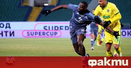 Нападателят на Левски Мустафа Сангаре остава под сериозна въпросителна за
