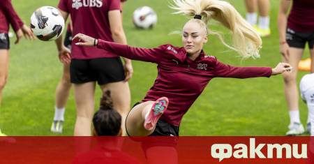 Считаната за най сексапилна футболистка Алиша Леман впечатли с умения с