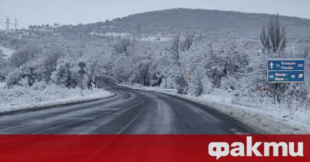 Над 1200 снегопочистващи машини обработват настилките по републиканските пътища Това