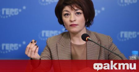 Председателят на парламентарната група на ГЕРБ Десислава Атанасова с гневен