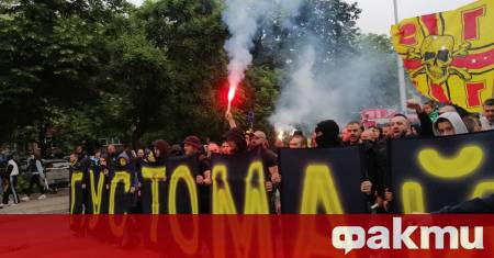 Феновете на Ботев Пловдив от фракция Лудата Банда излязоха с