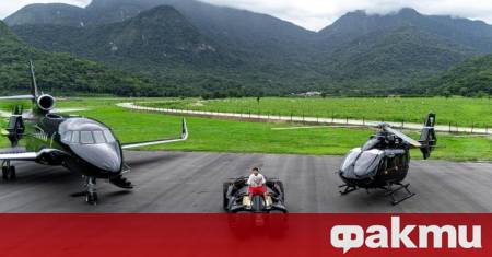 Неймар който току що официално поднови договора си със Сантос