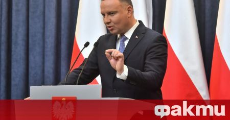 Полският президент Анджей Дуда наложи вето на спорен медиен закон.