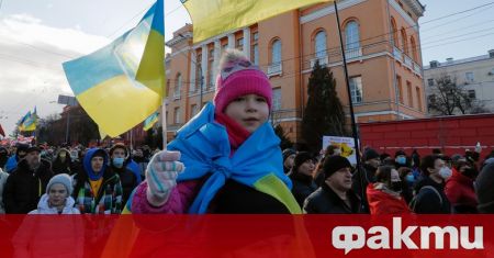 Няколко хиляди украинци излязоха на митинг шествие в Киев за