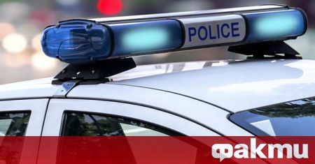 Горящ автомобил затруднява движението по „Струма“