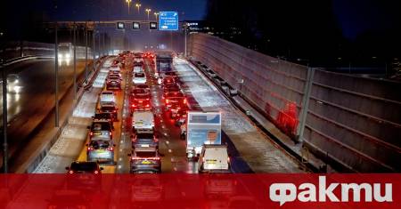 Силният снеговалеж който обхвана Нидерландия доведе до сериозни смущения във