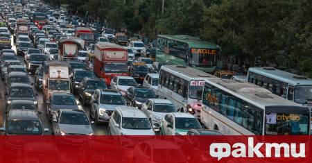 Индийските държавни петролни рафинерии разполагат с двумесечни запаси от въглеводороди