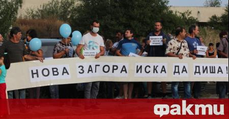 Жители на Нова Загора протестираха вчера пред сградата на Регионалната