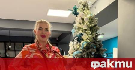 Коледната магия към този момент е превзела дома на Антония