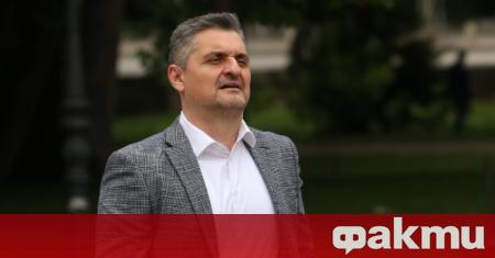 Kирил Добрев гласува във вътрешните избори на БСП за председател