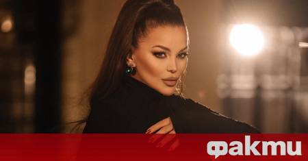 Поп фолк звездата Деси Слава гостува в подкаста Ивка Бейбе