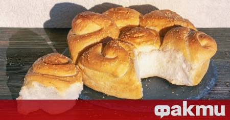 Необходими продукти 1 кг брашно 1 кубче прясна мая 1