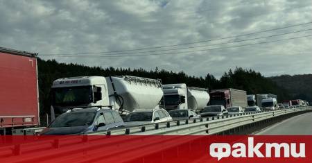 Очаква се засилен трафик по основните пътища и магистрали в